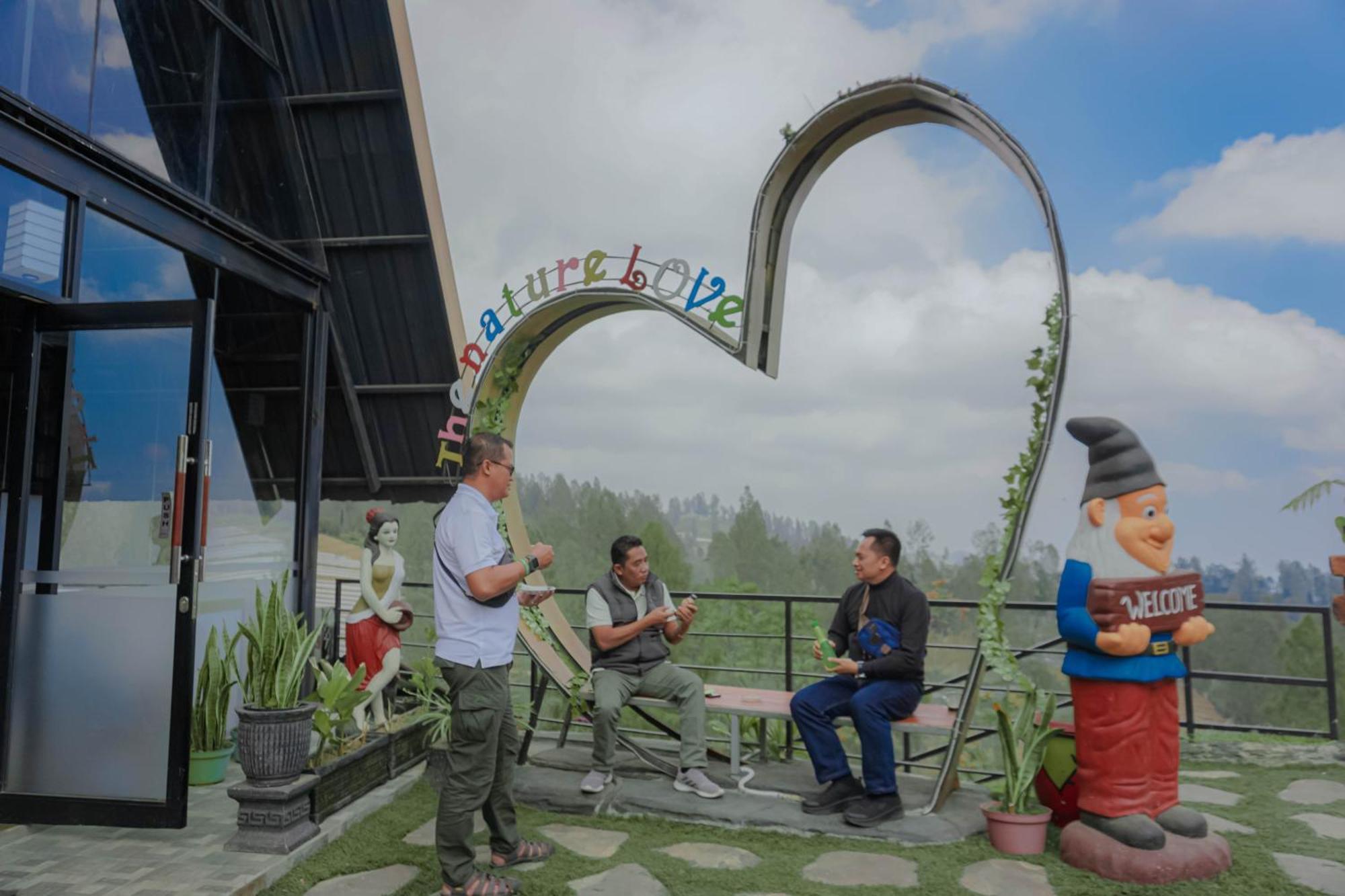 Hotel Nature Bromo And Resort Pasuruan Exterior photo